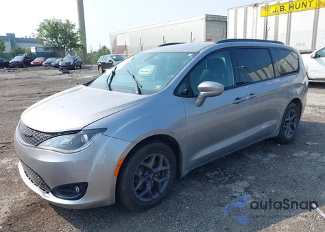 2019 Chrysler Pacifica Touring L Plus z USA, uszkodzony, nr VIN 2C4RC1EG2KR704168